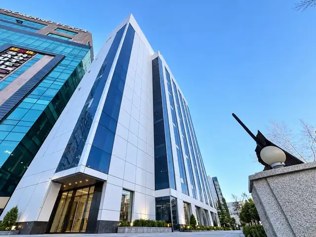 Зүүн 4 зам, somang plaza-ийн баруун талд байрлах hm center-т үйлчилгээний талбай 66мкв, Улаанбаатар — Баянзүрх — 15-р хороо