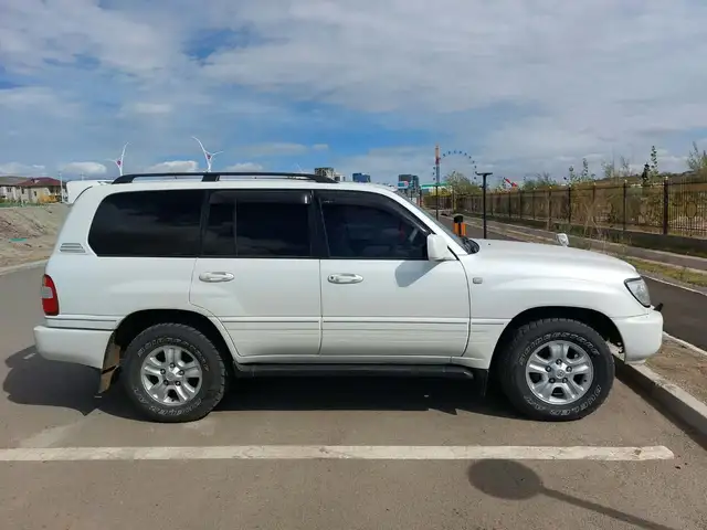 Toyota Land Cruiser 100