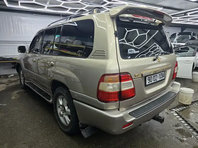 Toyota Land Cruiser 100