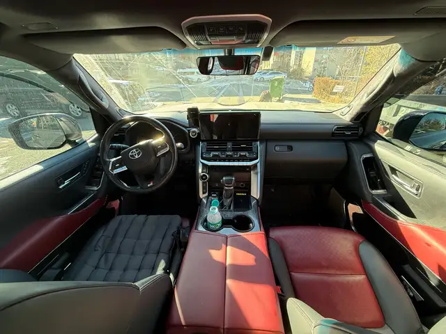 Toyota Land Cruiser 300