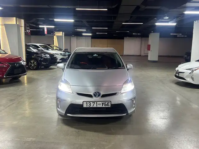 Toyota Prius 30