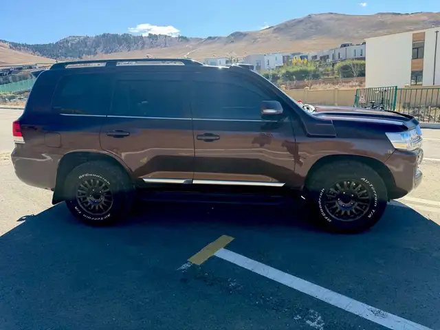Toyota Land Cruiser 200