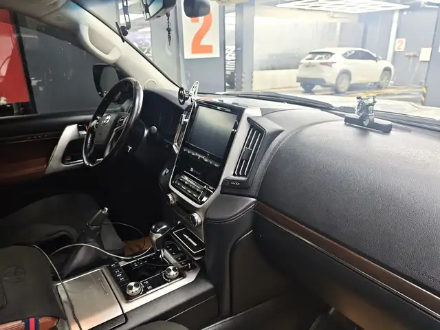 Toyota Land Cruiser 200