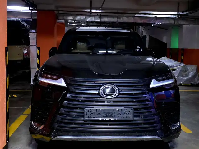 Lexus LX 700