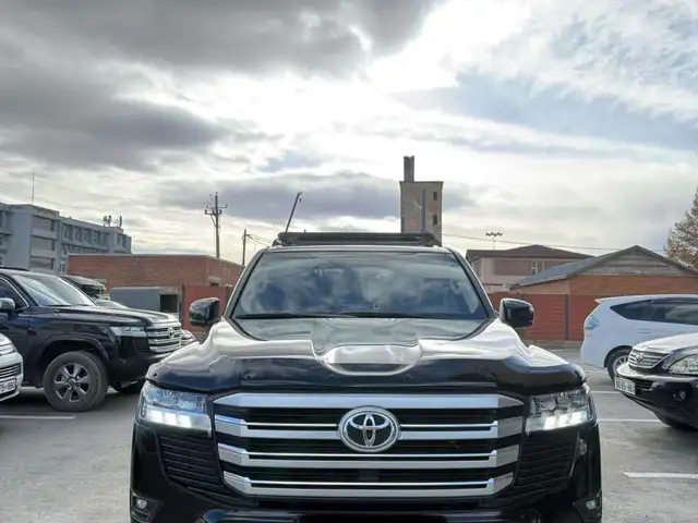 Toyota Land Cruiser 300