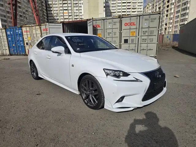 Lexus IS