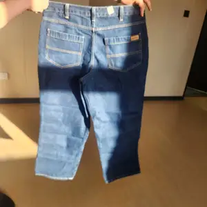 Jeans, Улаанбаатар — Баянзүрх — Амгалан