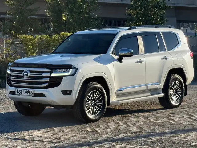 Toyota Land Cruiser 300