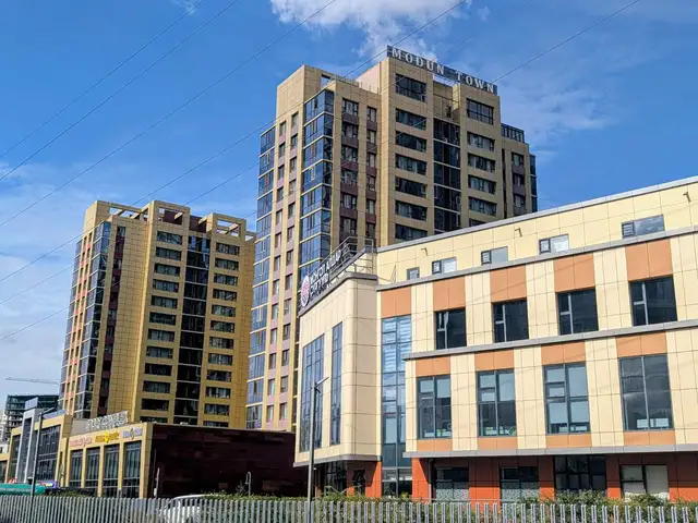 Маршалын гүүрийн баруун талд модун хотхонд 49мкв 2 өрөө, Улаанбаатар — Хан-Уул — 17-р хороо