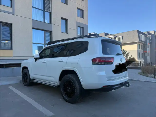 Toyota Land Cruiser 300