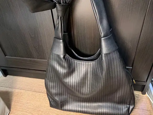 Infinity mongolia hobo bag, Улаанбаатар — Баянзүрх — 37-р хороо