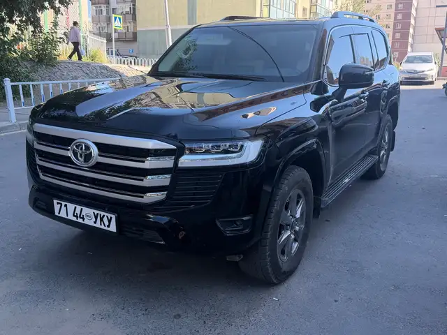 Toyota Land Cruiser 300