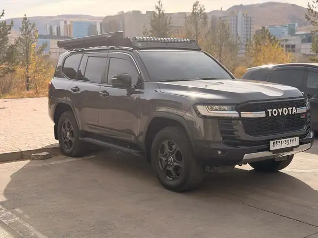 Toyota Land Cruiser 300