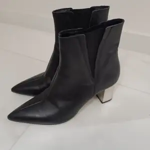 Zara цэвэр арьсан гутал, Улаанбаатар — Хан-Уул — Зайсан