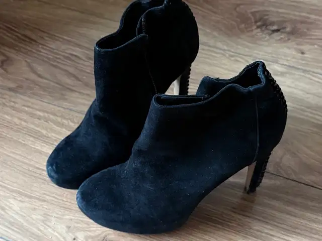 Italian heels, Улаанбаатар — Чингэлтэй — 4-р хороо