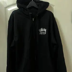Stussy hoodie, Улаанбаатар — Баянзүрх — 13-р хороолол