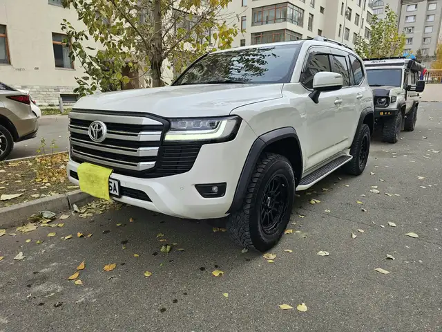 Toyota Land Cruiser 300