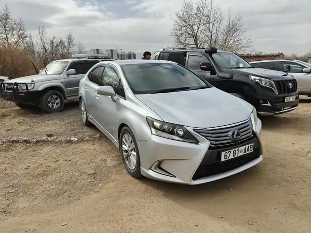 Lexus HS