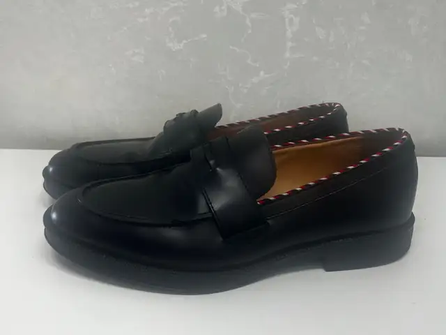 Ииалиас бэлгэнд ирсэн size 41,5, Улаанбаатар — Сүхбаатар — 1-р хороо