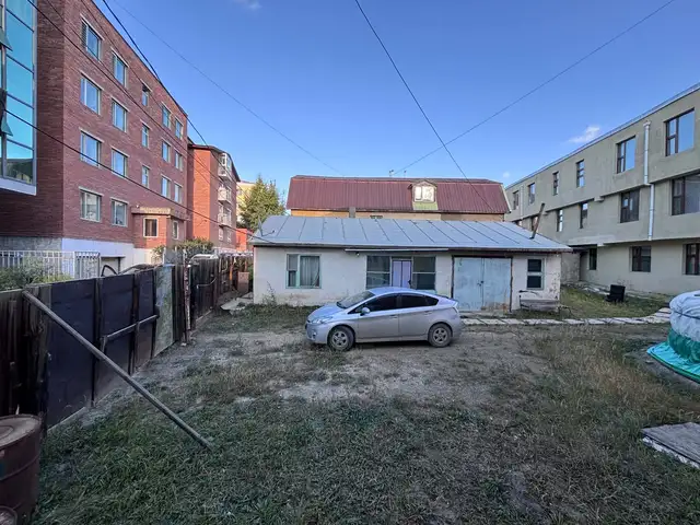 Баруун 4 замаас өгсөөд төв зам дагуу хашаа байшин, Улаанбаатар — Баянгол — 16-р хороо