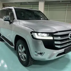 Toyota Land Cruiser 300