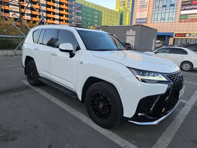 Lexus LX 600