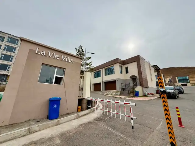 Худ 24-р хороо хүүшийн аманд la vie villa 367мкв 3 давхар твин хаус, Улаанбаатар — Хан-Уул — 24-р хороо
