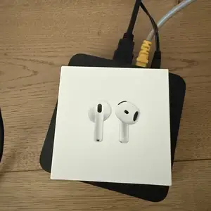 Airpods 4, Улаанбаатар — Сүхбаатар — 9-р хороо