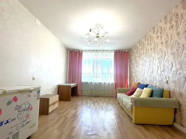 10-р хороолол, emart-н баруун талд 3 өрөө байр 75мкв, Улаанбаатар — Баянгол — 10-р хороолол