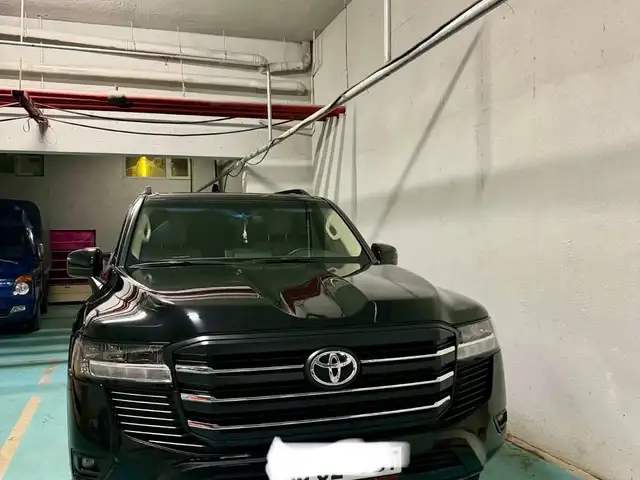 Toyota Land Cruiser 300