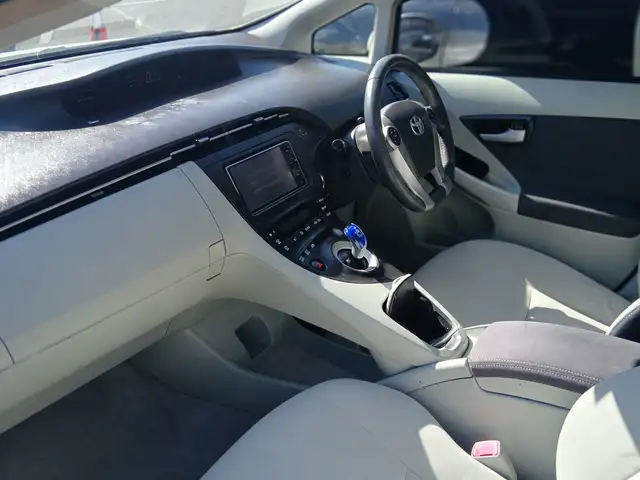 Toyota Prius 30