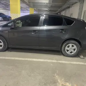 Toyota Prius 30