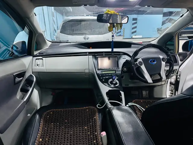 Toyota Prius 30