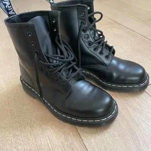 Shangrila dr. martens 38 size, Улаанбаатар — Хан-Уул — Хүннү