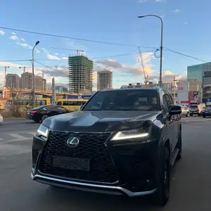 Lexus LX 600