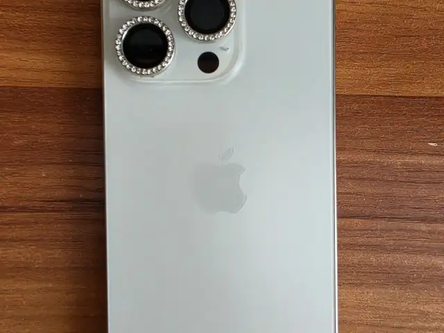 Apple iPhone 15 Pro, 128 gb, White Titanium, Улаанбаатар — Баянгол — Гэмтэл согог судлалын үндэсний төв