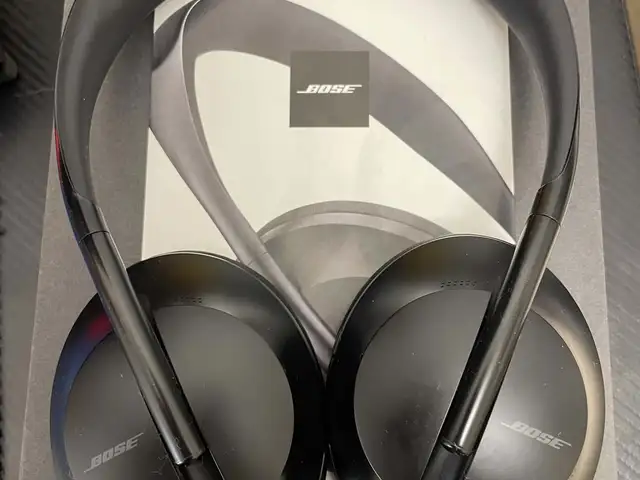 Bose noise cancelling headphones, Улаанбаатар — Баянзүрх — 5-р хороо
