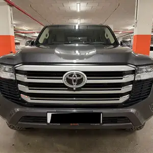 Toyota Land Cruiser 300