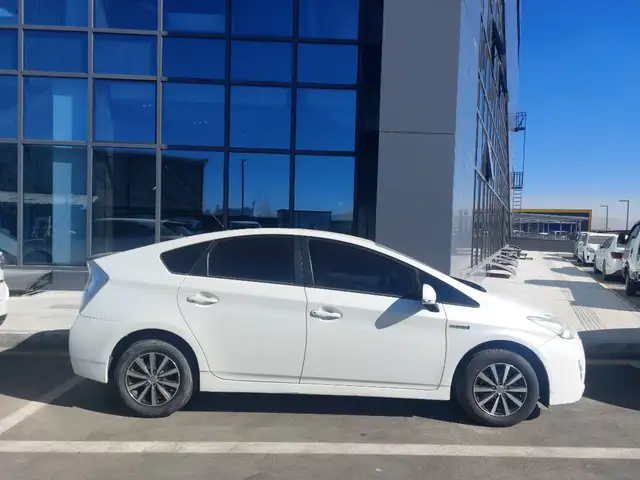 Toyota Prius 30