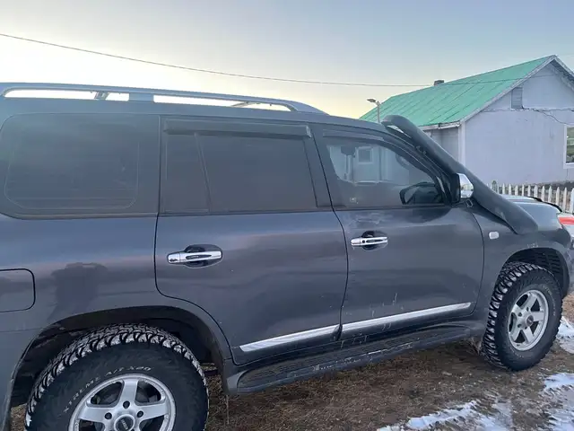 Toyota Land Cruiser 200