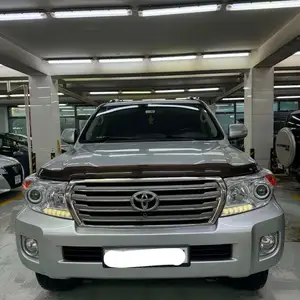 Toyota Land Cruiser 200