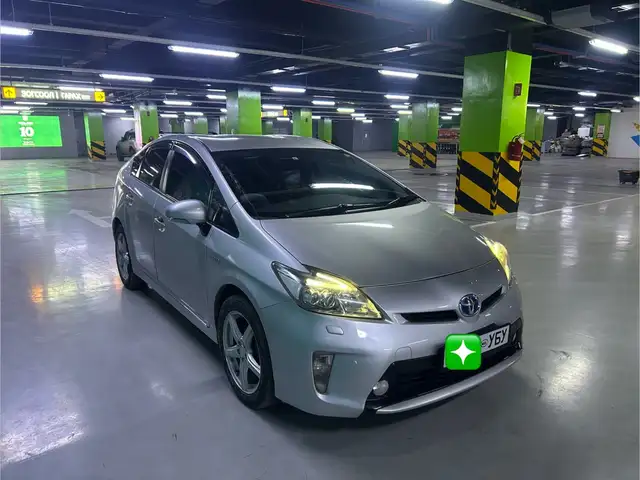 Toyota Prius 30