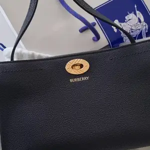 Burberry цүнх, Улаанбаатар — Хан-Уул — 18-р хороо