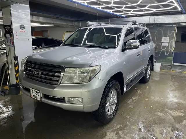 Toyota Land Cruiser 200