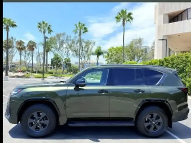 Lexus LX 700