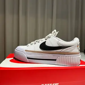 Nike пүүз, Улаанбаатар — Хан-Уул — Зайсан