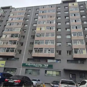 Бзд 16-ын автобусны буудлын урд талд шинээр ашиглалтанд орсон оюутны байр, Улаанбаатар — Баянзүрх — 16-р хороолол