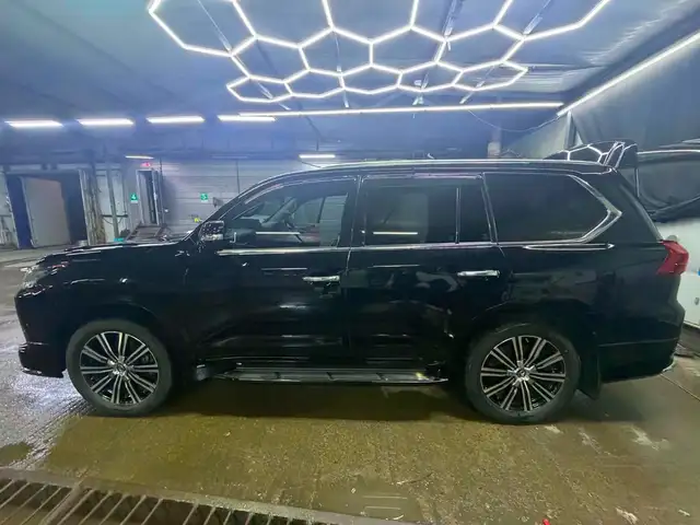 Lexus LX 570