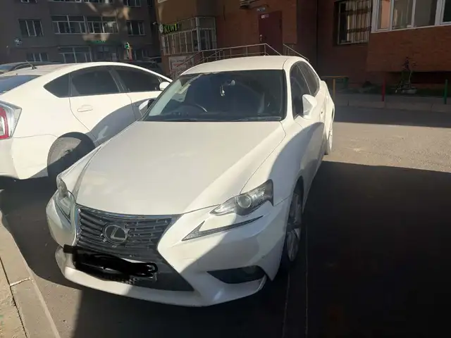Lexus IS