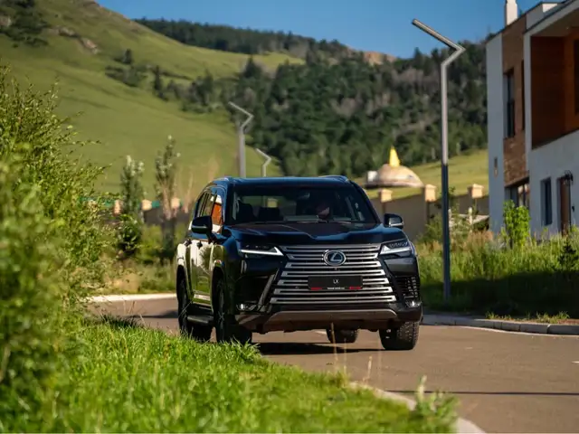 Lexus LX 600